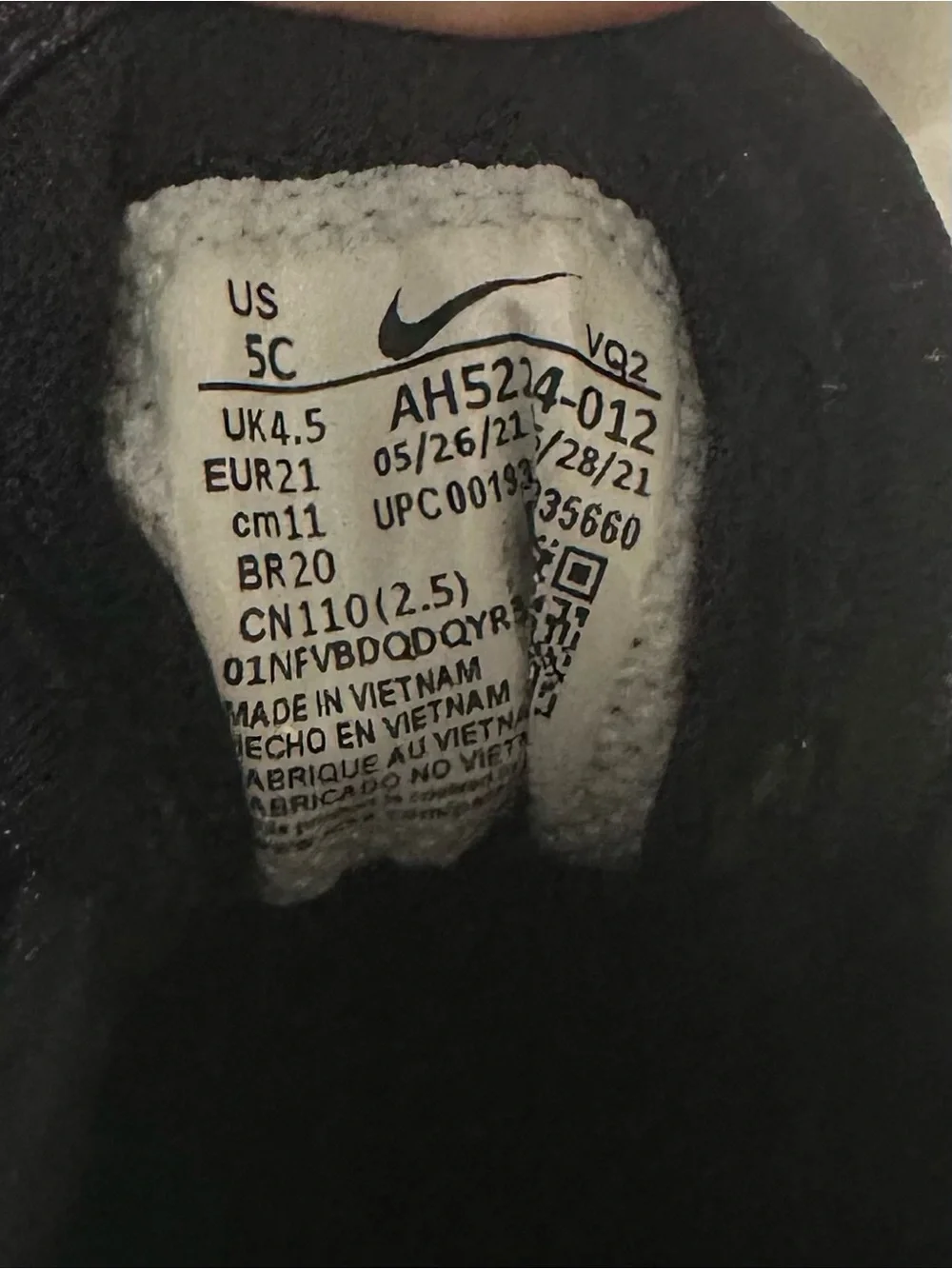 Nike Size 5C Kids Air Max Slip-On Sneakers in Black and Neon Yellow-Green
